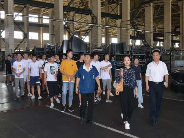 高校大学生来尊龙时凯中国官网入口集团科普基地实践学习